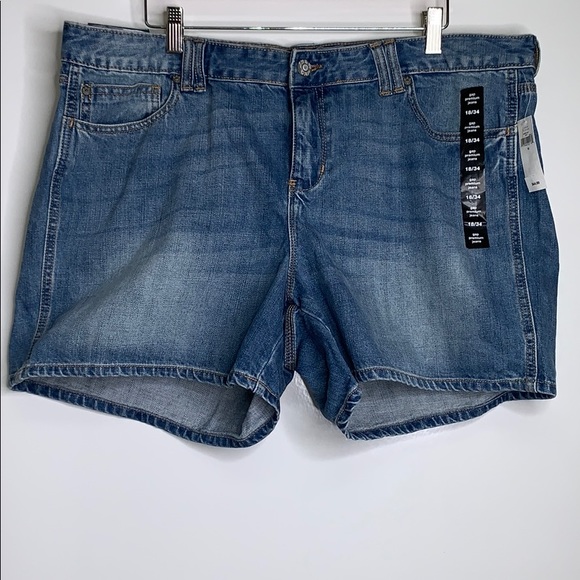 GAP Pants - NWTs GAP • Premium Denim Blue Jean Shorts